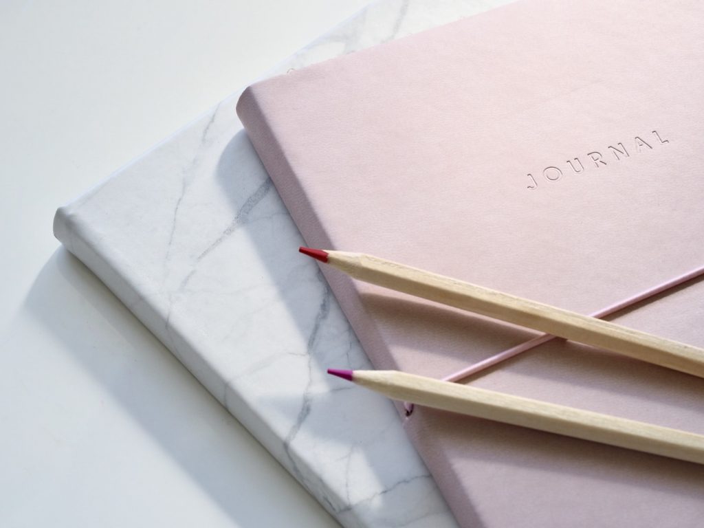 De ce e bine să ții un jurnal personal în care să scrii zilnic